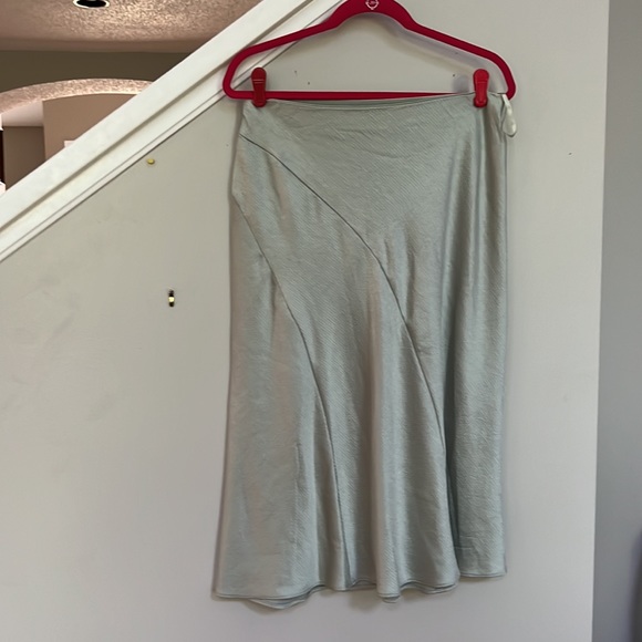 LAUREN RALPH LAUREN HERIKAN SATIN MIDI SKIRT. - Picture 8 of 14